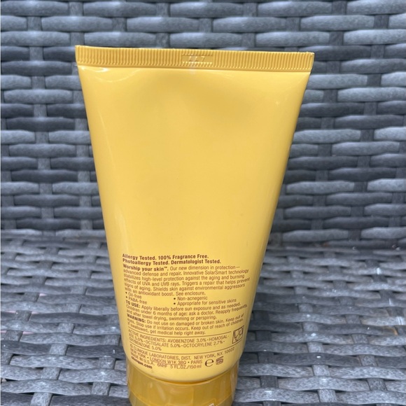 Clinique Broad Spectrum SPF 50 Sunscreen Body Cream - 5oz - Picture 2 of 3